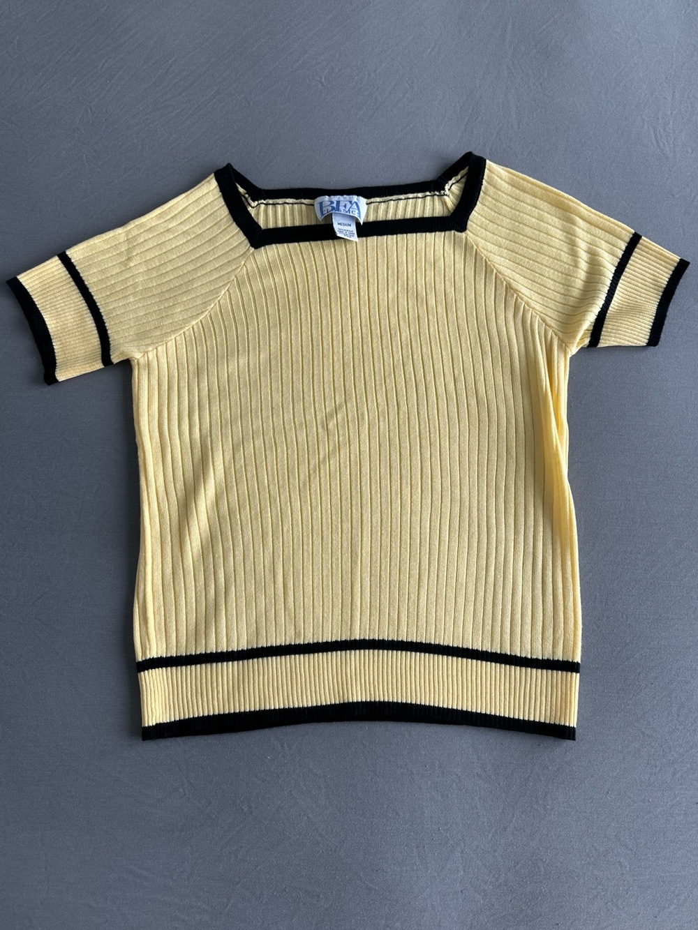 Vintage BFA Classics Yellow Ribbed Knit Acrylic Short Sleeve Top w/Black Trim